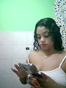 karolinaBom online show from April 23, 2026, 2:57 am