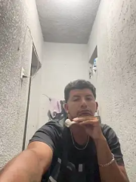Alcantar01 online show from May 17, 2026, 10:39 pm