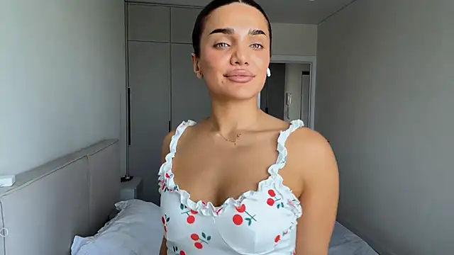 MelindaReny online show from May 15, 2026, 10:11 am