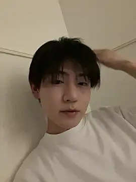 Snapshot of XRIIX chatting on April 16, 2026, 1:23 pm XRIIX online show from April 16, 2026, 1:23 pm