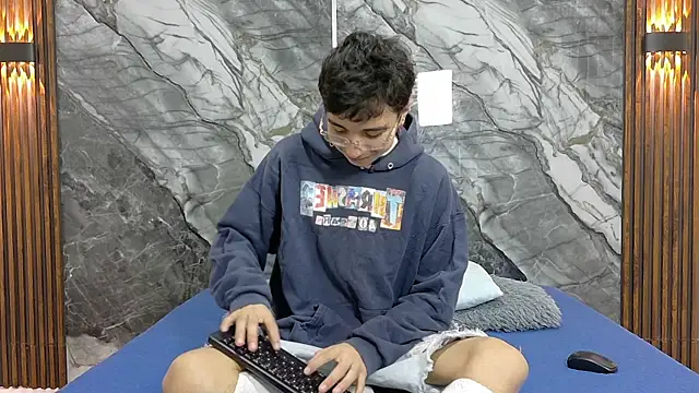 Snapshot of NoahWalker__ chatting on July 16, 2026, 11:16 am NoahWalker online show from July 16, 2026, 11:16 am