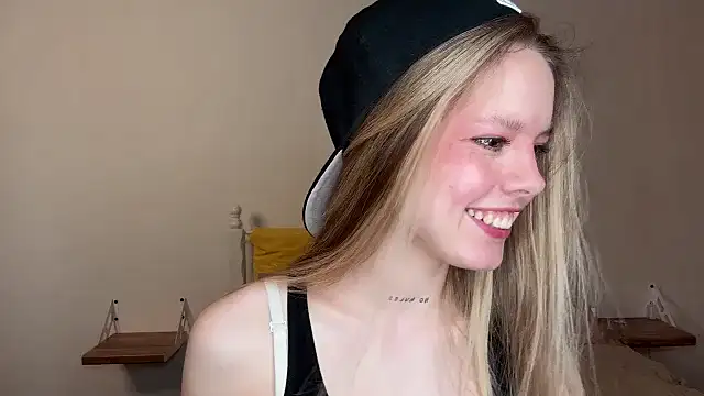 Catrinee online show from May 10, 2026, 4:12 pm