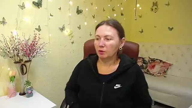 ZoyaPask online show from April 24, 2026, 5:54 am