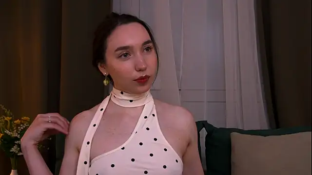 Snapshot of Suzaneey chatting on July 6, 2026, 6:54 pm Suzaneey online show from July 6, 2026, 6:54 pm