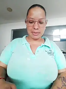 DivaCaliente1 online show from May 10, 2026, 10:04 pm