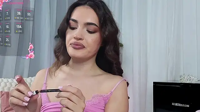 SweetAuraa online show from June 17, 2026, 1:34 pm