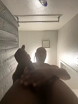 LoVEiSMor online show from April 18, 2026, 1:59 pm