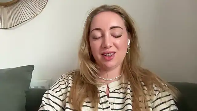 arielsweetieee online show from June 16, 2026, 8:50 am
