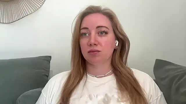 arielsweetieee online show from July 3, 2026, 9:05 am