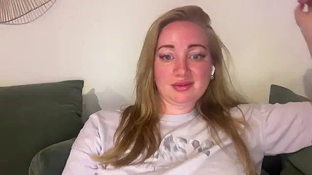 arielsweetieee online show from July 4, 2026, 9:43 pm