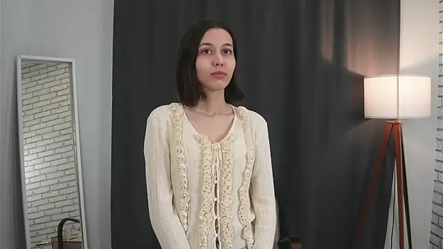 TamikoKolber online show from April 17, 2026, 4:04 am