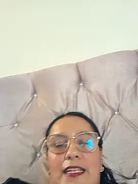 Snapshot of Samanta-42 chatting on April 21, 2026, 6:44 pm Samanta-42 online show from April 21, 2026, 6:44 pm