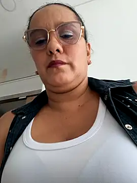 Snapshot of Samanta-42 chatting on May 4, 2026, 1:40 pm Samanta-42 online show from May 4, 2026, 1:40 pm