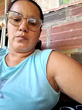 Snapshot of Samanta-42 chatting on May 8, 2026, 12:21 pm Samanta-42 online show from May 8, 2026, 12:21 pm