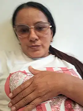 Snapshot of Samanta-42 chatting on May 13, 2026, 9:55 pm Samanta-42 online show from May 13, 2026, 9:55 pm
