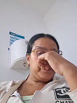 Snapshot of Samanta-42 chatting on May 18, 2026, 3:24 am Samanta-42 online show from May 18, 2026, 3:24 am