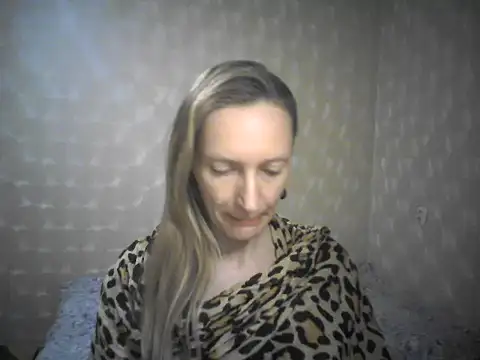 Snapshot of LunaBelle8 chatting on April 16, 2026, 6:41 pm LunaBelle8 online show from April 16, 2026, 6:41 pm