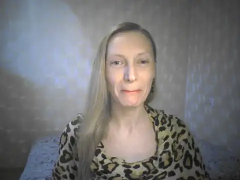 LunaBelle8 online show from May 1, 2026, 4:11 pm