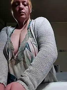 BigBoobsMia123 online show from April 16, 2026, 9:39 pm