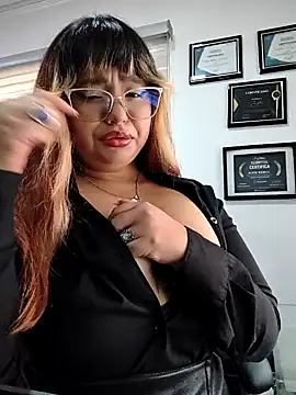 Snapshot of BelleVivianne chatting on April 30, 2026, 1:06 pm BelleVivianne online show from April 30, 2026, 1:06 pm