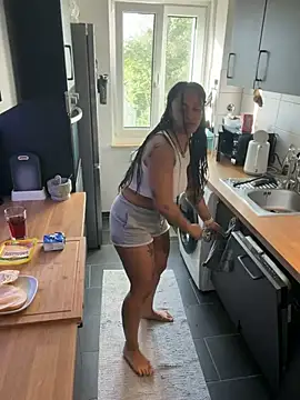SweetPetiteNoir online show from June 18, 2026, 5:51 am