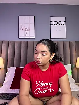 LilyFoox online show from May 6, 2026, 12:54 pm