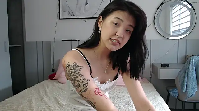 Maiaxoxo online show from April 24, 2026, 12:24 am