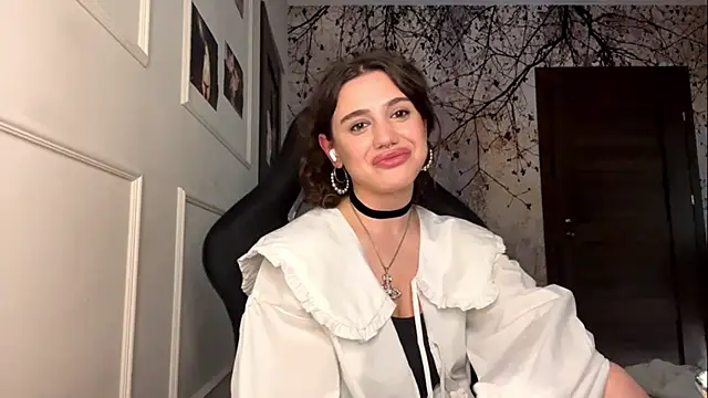 PamelaFougere online show from April 21, 2026, 3:07 pm