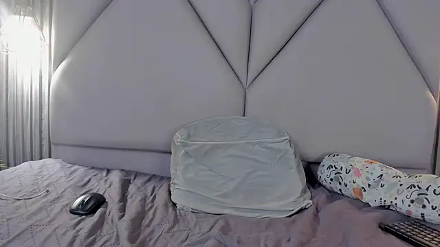 lolabunnysc online show from April 21, 2026, 1:50 pm