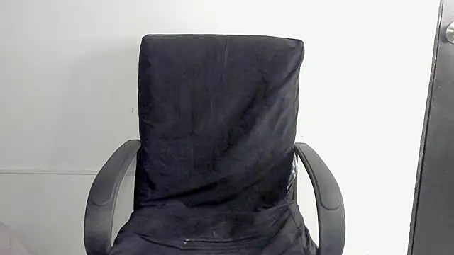 lolabunnysc online show from May 6, 2026, 12:32 pm
