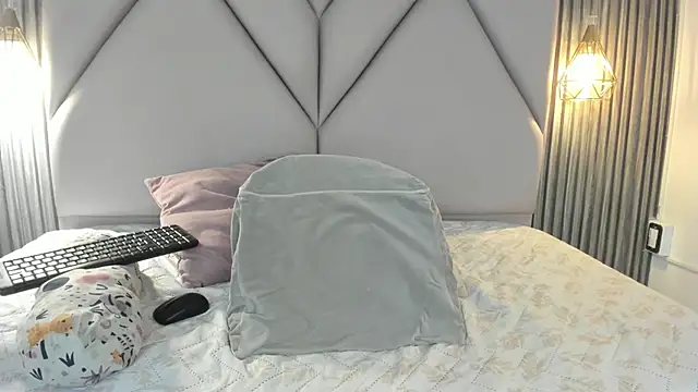 lolabunnysc online show from June 5, 2026, 12:33 pm