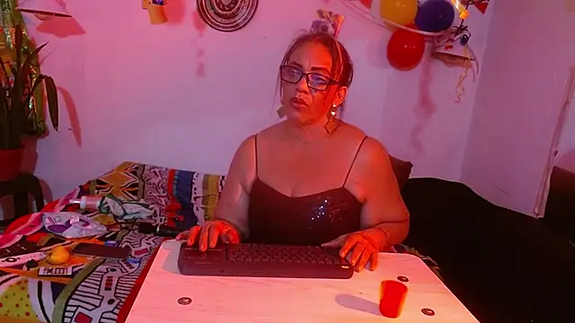 Snapshot of Sweet-Mommy-Milf chatting on June 28, 2026, 2:28 am Sweet-Mommy-Milf online show from June 28, 2026, 2:28 am