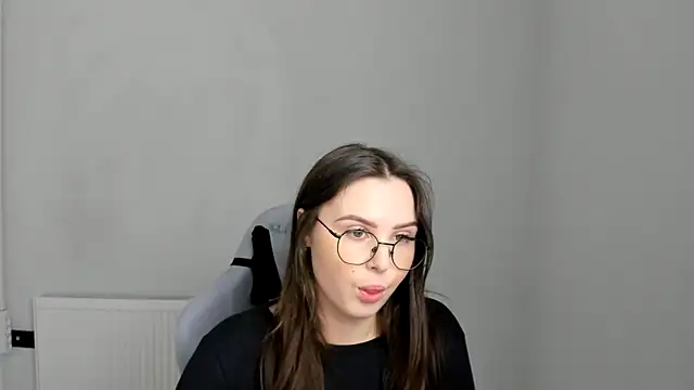 Regina cute  online show from April 24, 2026, 6:38 am