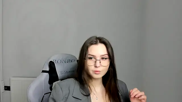 Regina cute  online show from April 29, 2026, 11:36 am