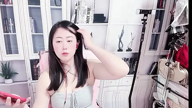 LXU9 online show from May 11, 2026, 2:45 pm