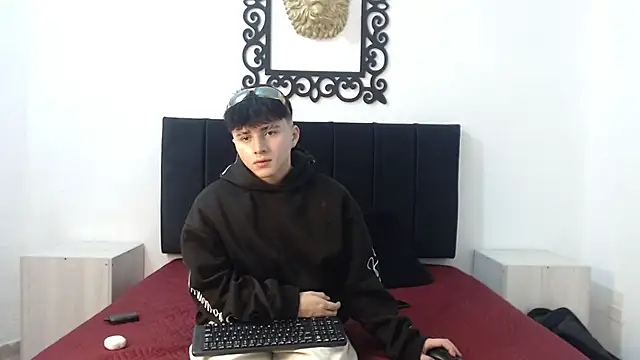 LunayDream online show from May 22, 2026, 11:27 am