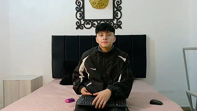 Snapshot of LunayDream chatting on June 16, 2026, 11:24 am LunayDream online show from June 16, 2026, 11:24 am
