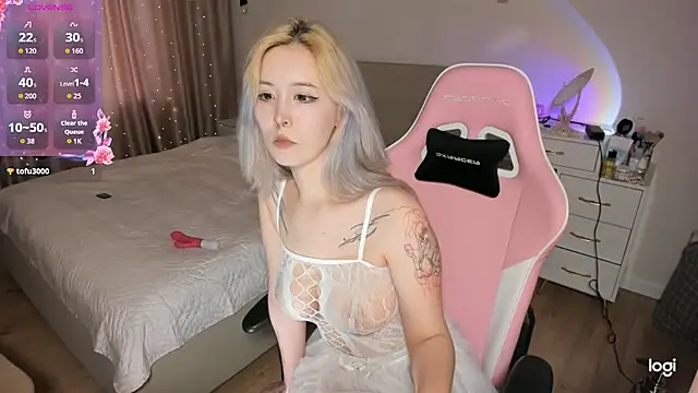 kitsuneari online show from April 20, 2026, 1:36 pm