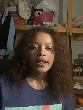 emaluvv online show from April 19, 2026, 1:16 am