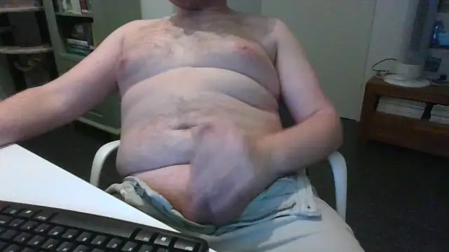 richard9718 online show from April 18, 2026, 11:49 pm