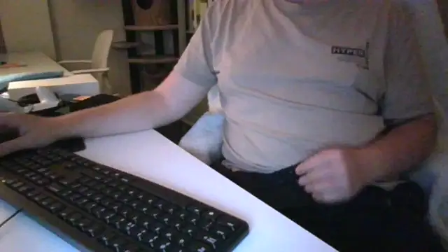 richard9718 online show from May 9, 2026, 10:37 pm