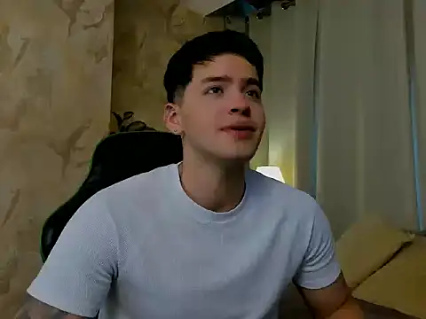 RONNY COLTON online show from May 4, 2026, 10:06 pm