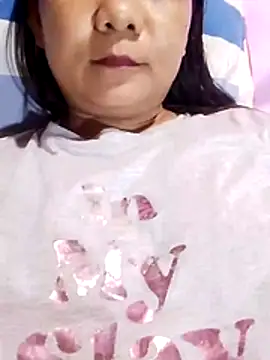 Snapshot of eljhenx chatting on June 28, 2026, 5:35 am eljhenx online show from June 28, 2026, 5:35 am