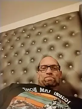 dickbishop77 online show from April 19, 2026, 11:31 am