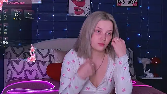 Crystal  Jull online show from May 19, 2026, 2:29 am