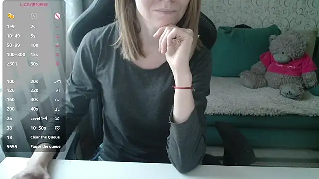  AlliceCullen  online show from April 21, 2026, 4:23 pm