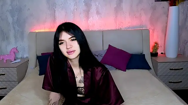 Holly Beck online show from May 19, 2026, 12:49 am
