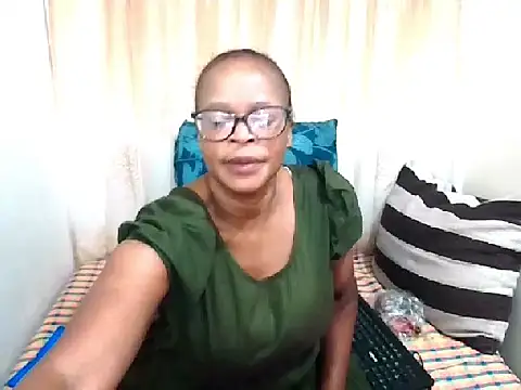Snapshot of Ebony_Bloom69 chatting on May 24, 2026, 5:01 am Ebony Bloom69 online show from May 24, 2026, 5:01 am