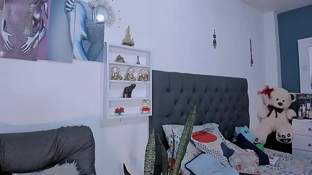 Temis Selene online show from May 19, 2026, 1:56 am