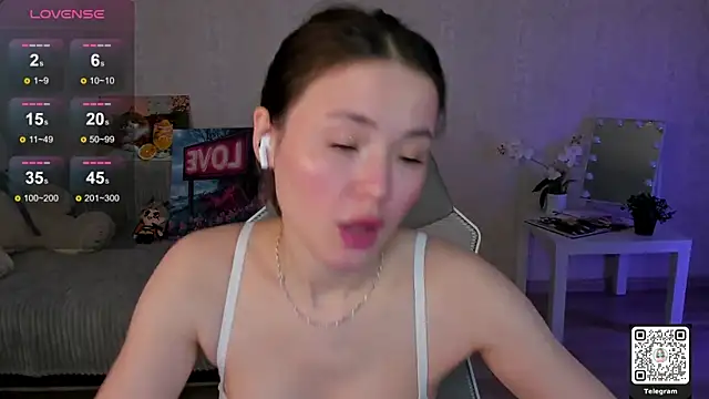 LinnLove online show from May 18, 2026, 7:03 am